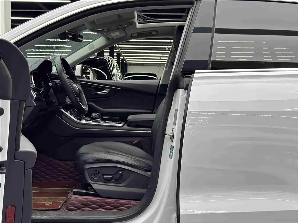 Audi Q8 55 TFSI Luxury Dynamic