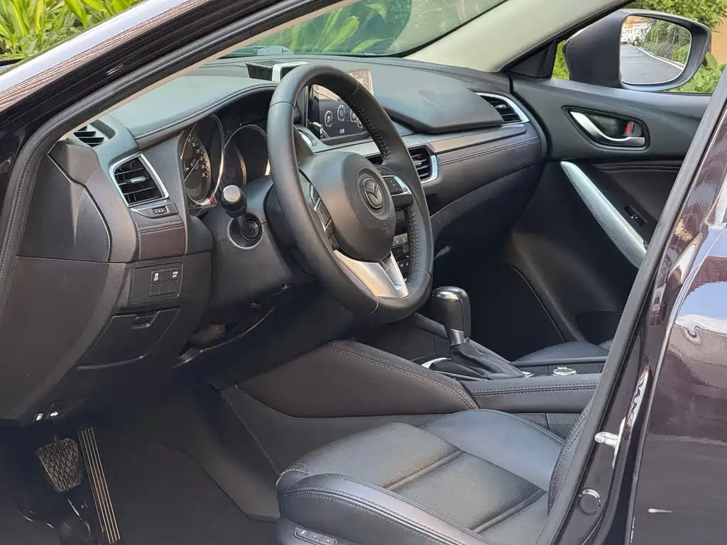 Atenza 2.0 L Blue Sky Luxury
