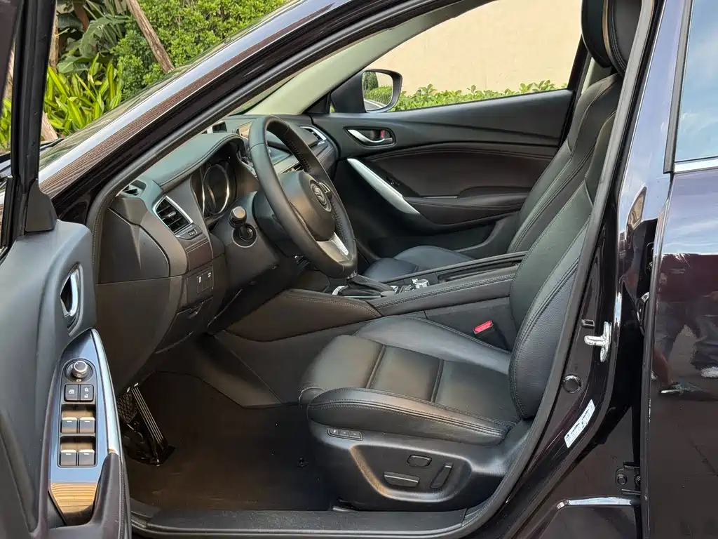 Atenza 2.0 L Blue Sky Luxury