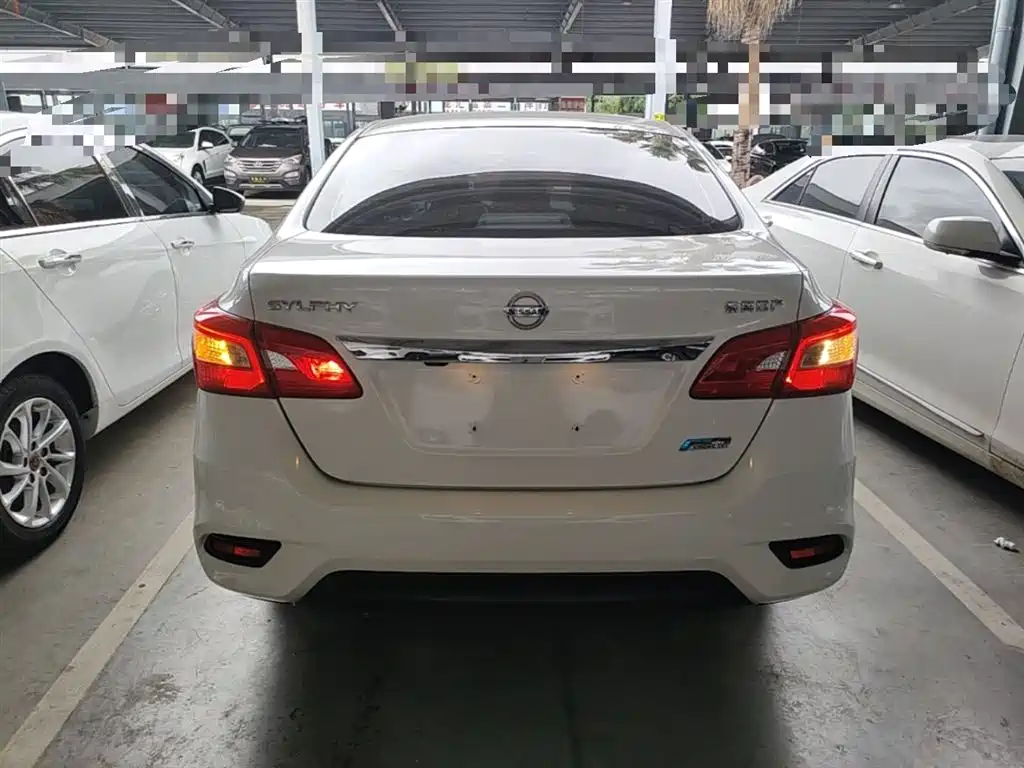 Sylphy 1.6 XV CVT Connected Premium CN-VI