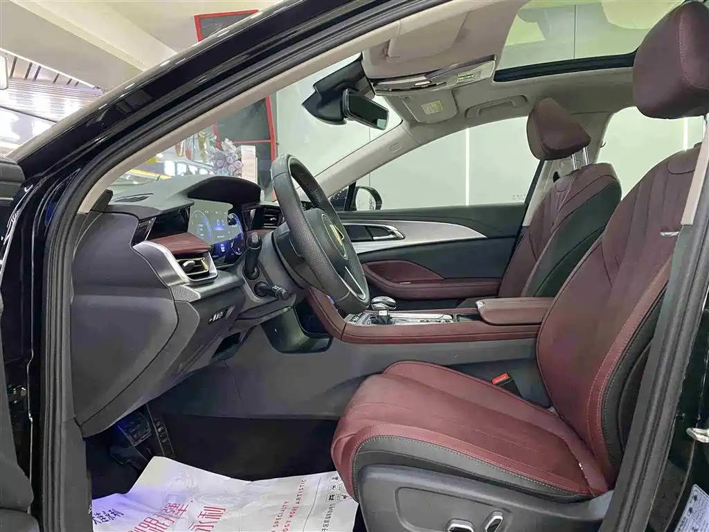 Hongqi H5 2.0 T Auto Connected Flagship Enjoyment