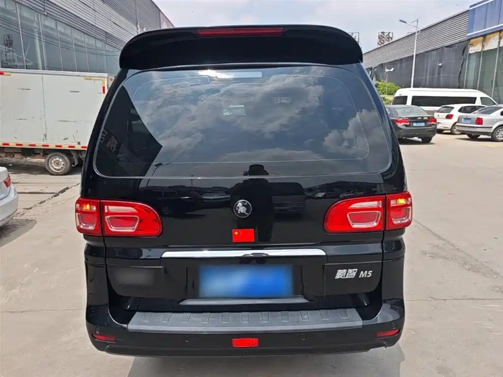 Lingzhi M5 L 1.6 L Basic 7-seat