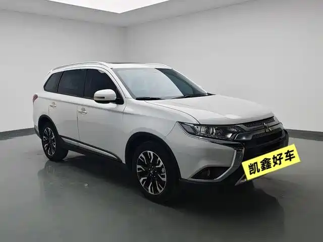 Outlander 2.0 L 2 WD Smooth Enjoyment 5-seat