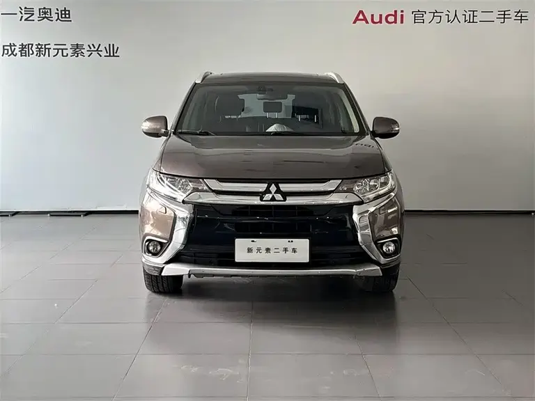 Mitsubishi Outlander 2.4 L 4 WD Luxury 7-seat