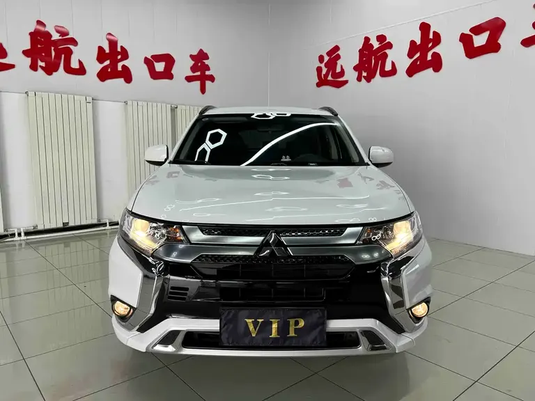 Mitsubishi Outlander Facelift 2.0 L 2 WD Smooth Travel 5-seat