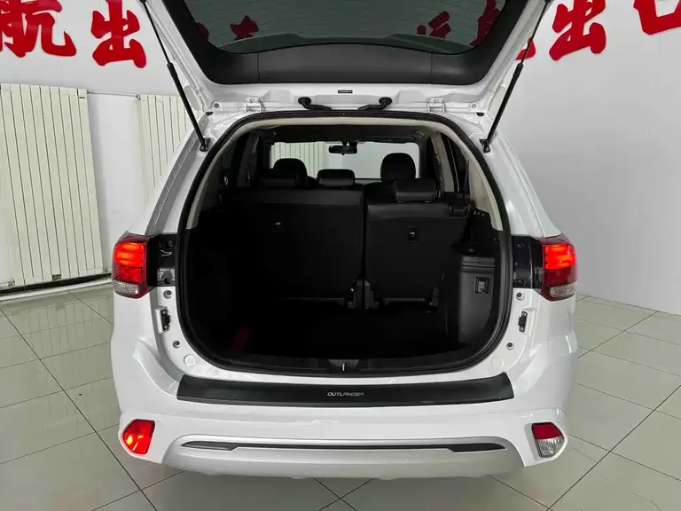 Mitsubishi Outlander Facelift 2.0 L 2 WD Smooth Travel 5-seat