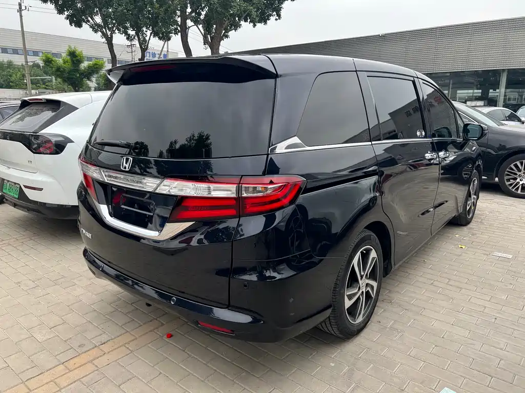 Odyssey Facelift 2.4 L Supreme