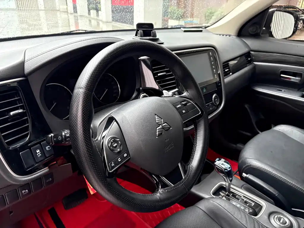 Outlander 2.4 L 4 WD Elite 5-seat