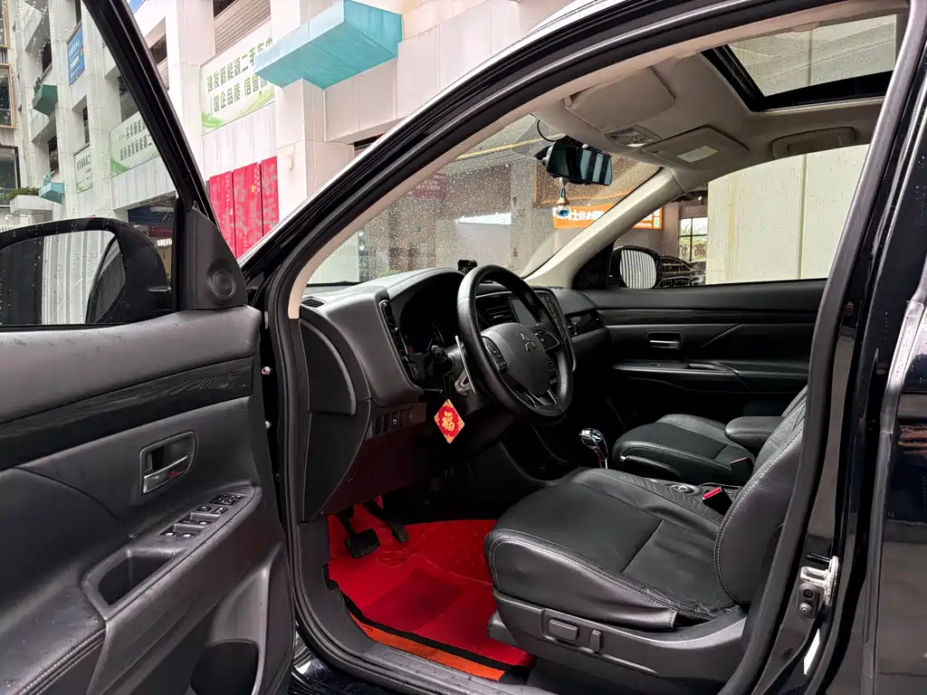 Outlander 2.4 L 4 WD Elite 5-seat