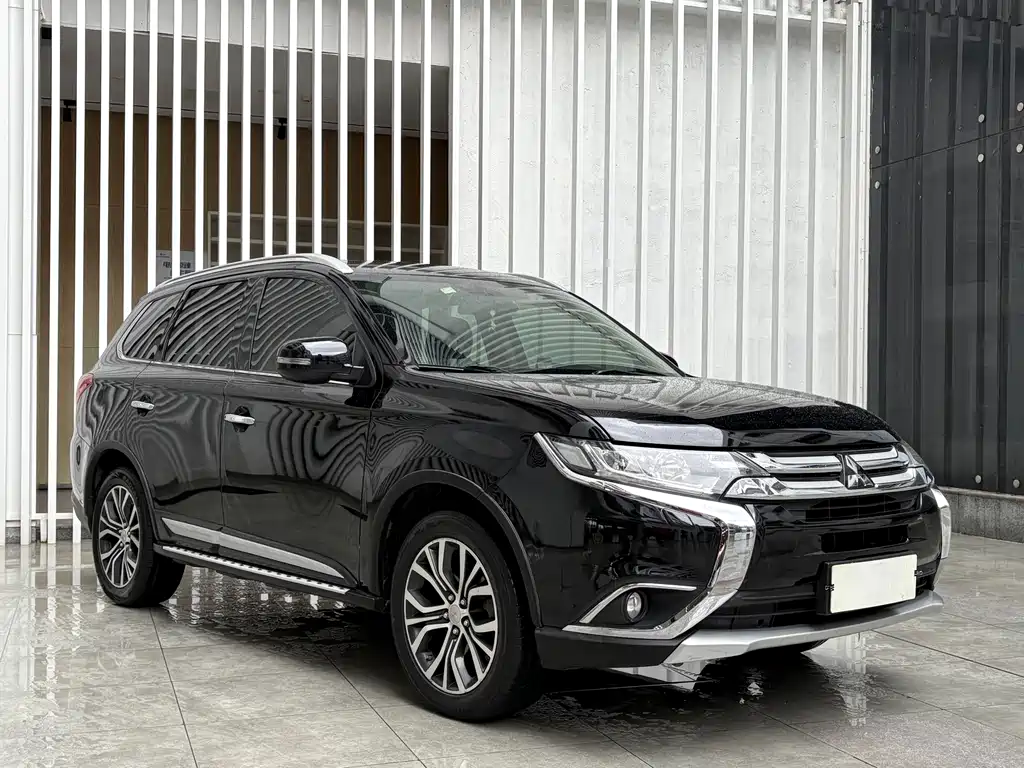 Outlander 2.4 L 4 WD Elite 5-seat