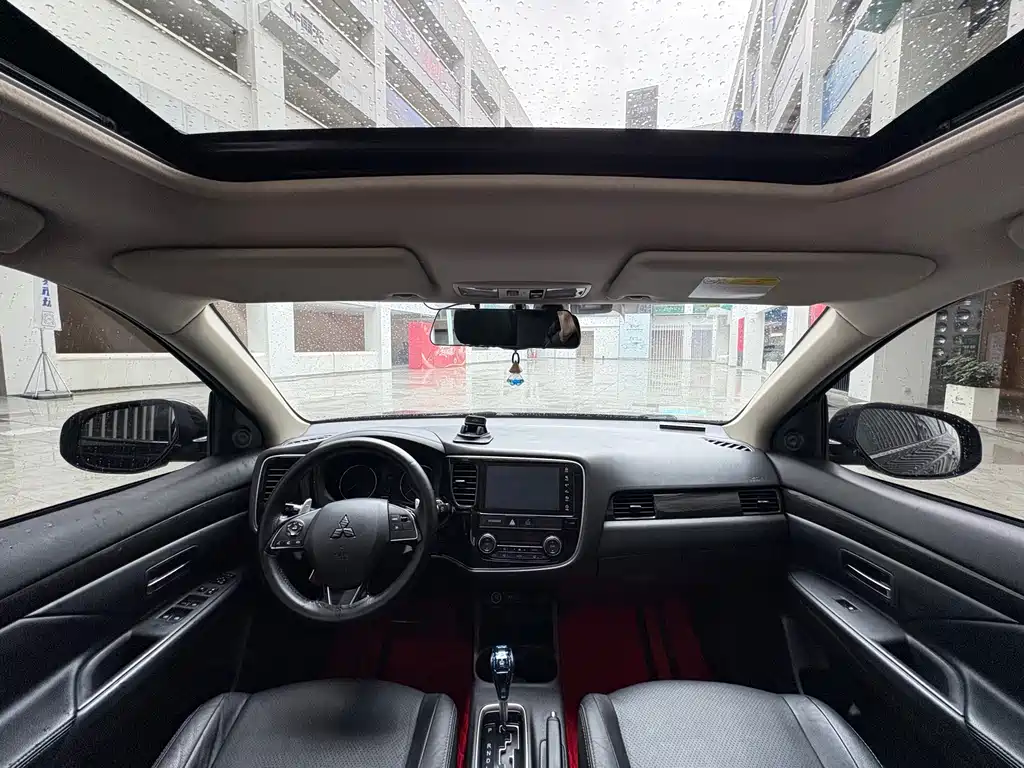 Outlander 2.4 L 4 WD Elite 5-seat