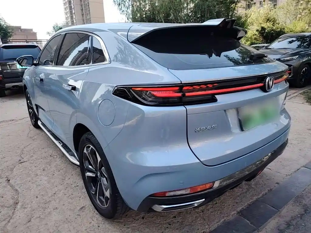 Changan UNI-K iDD Blue Whale iDD 130 km 1.5 T Outstanding