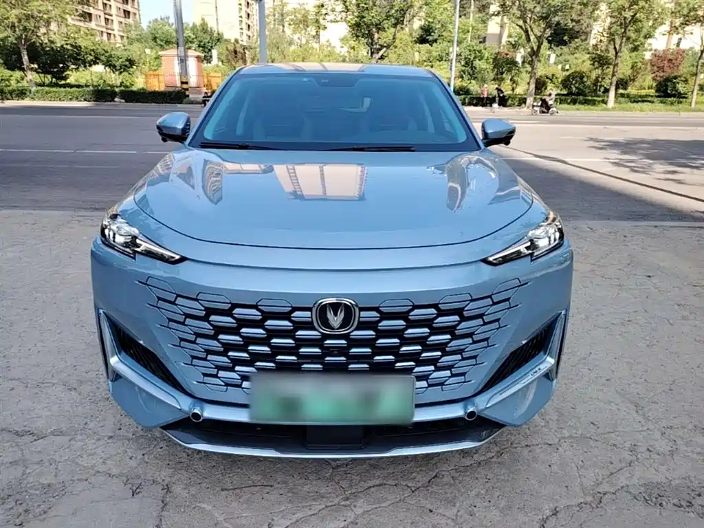 Changan UNI-K iDD Blue Whale iDD 130 km 1.5 T Outstanding