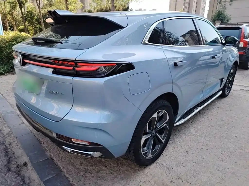 Changan UNI-K iDD Blue Whale iDD 130 km 1.5 T Outstanding