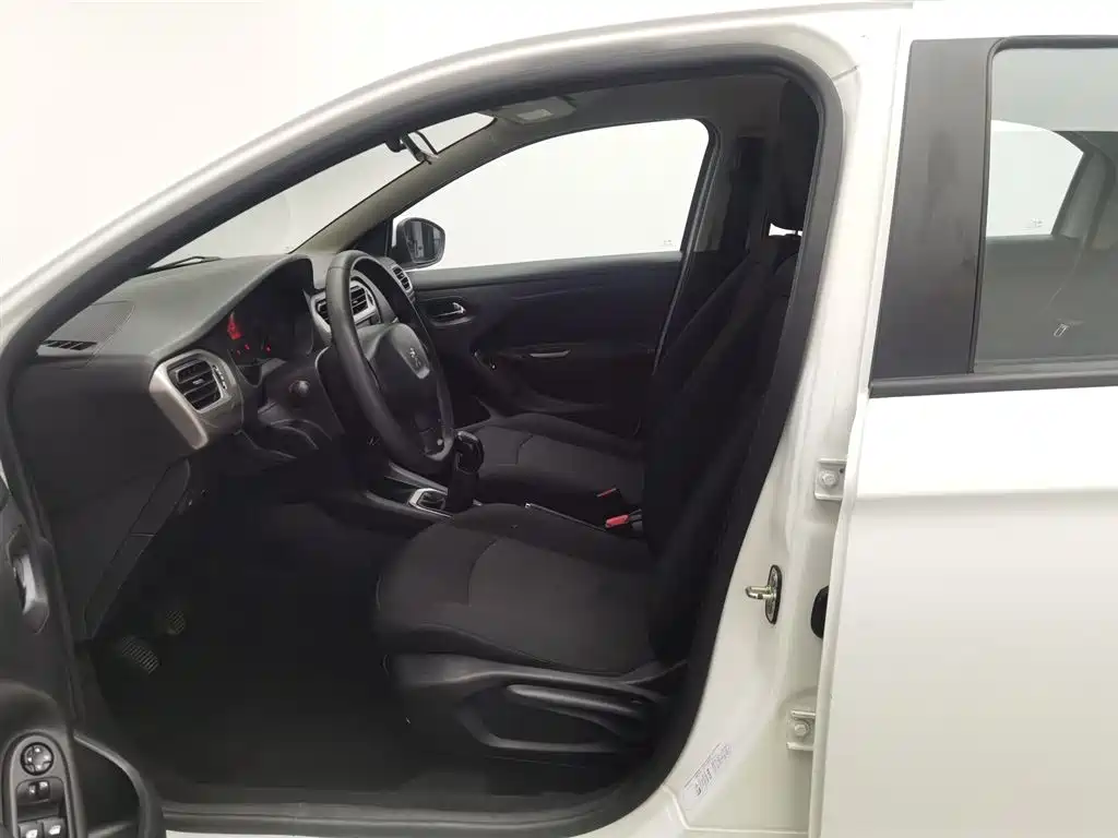 Peugeot 301 1.6 L Manual Comfort