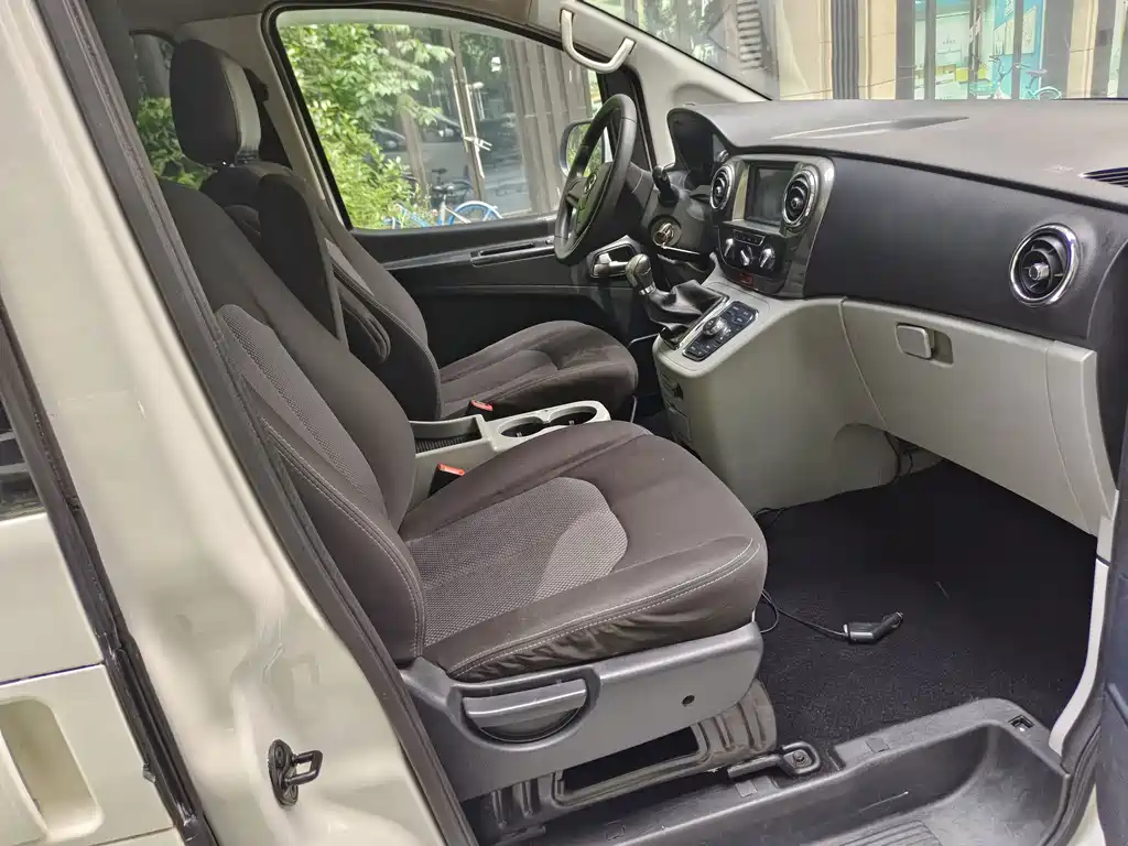 Refine M3 瑞风M3 2016款 宜家版 1.6 L 豪华智能型