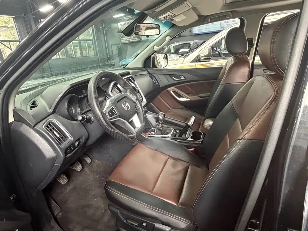 Yusheng S350 驭胜S350 2016款 2.0 T 手动四驱汽油豪华天窗版7座