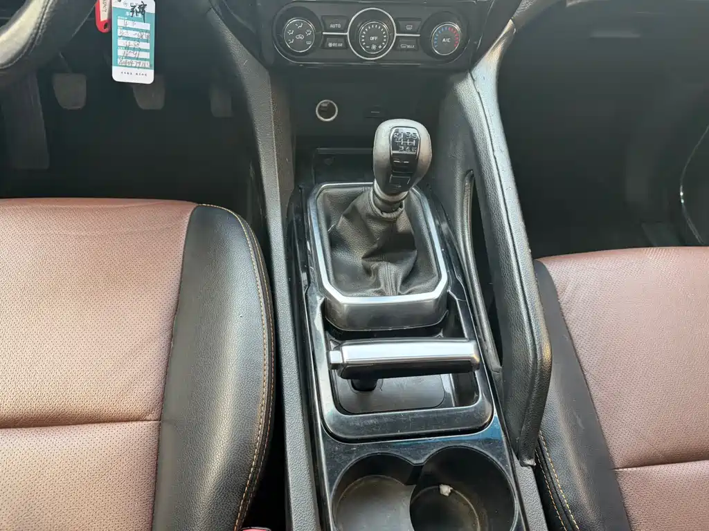 Yusheng S350 驭胜S350 2016款 2.0 T 手动四驱汽油豪华天窗版7座