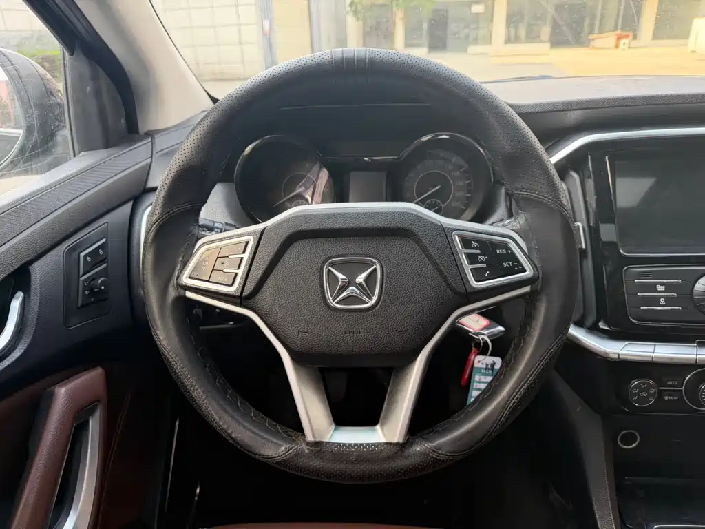 Yusheng S350 驭胜S350 2016款 2.0 T 手动四驱汽油豪华天窗版7座