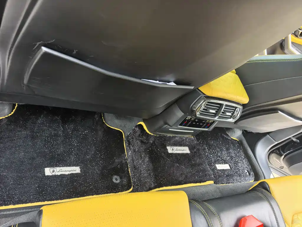 Urus 4.0 T V8