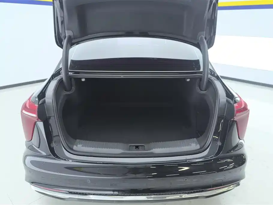 Hongqi H5 1.5 T DCT Connected Flagship Charm