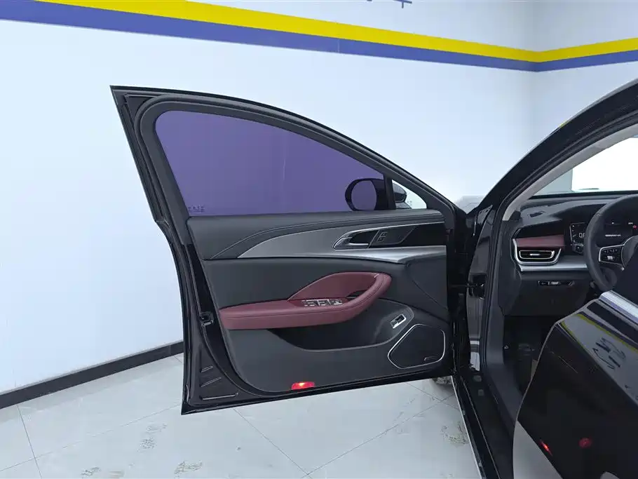 Hongqi H5 1.5 T DCT Connected Flagship Charm