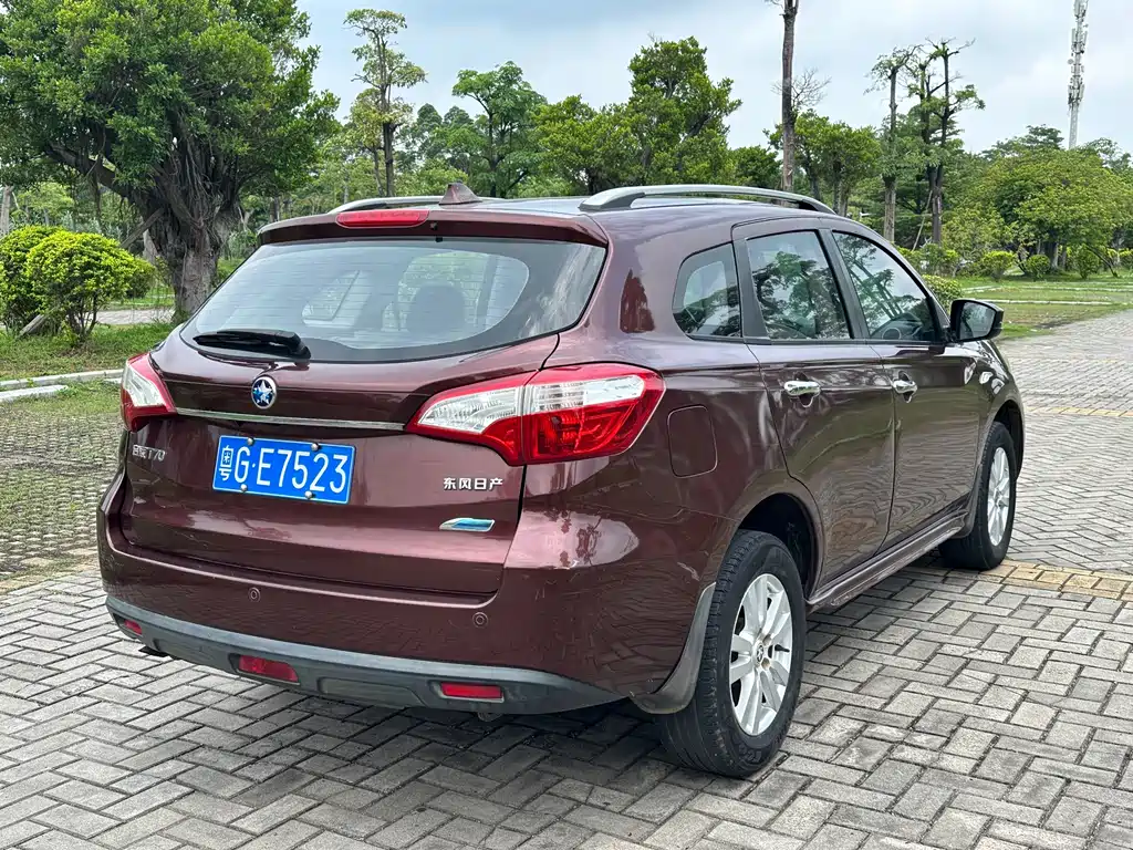 Venucia T70 2.0 L CVT Wise Travel