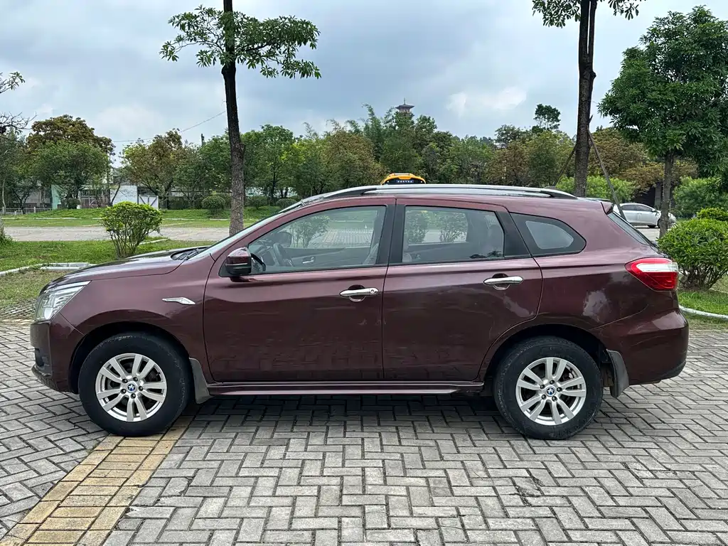 Venucia T70 2.0 L CVT Wise Travel