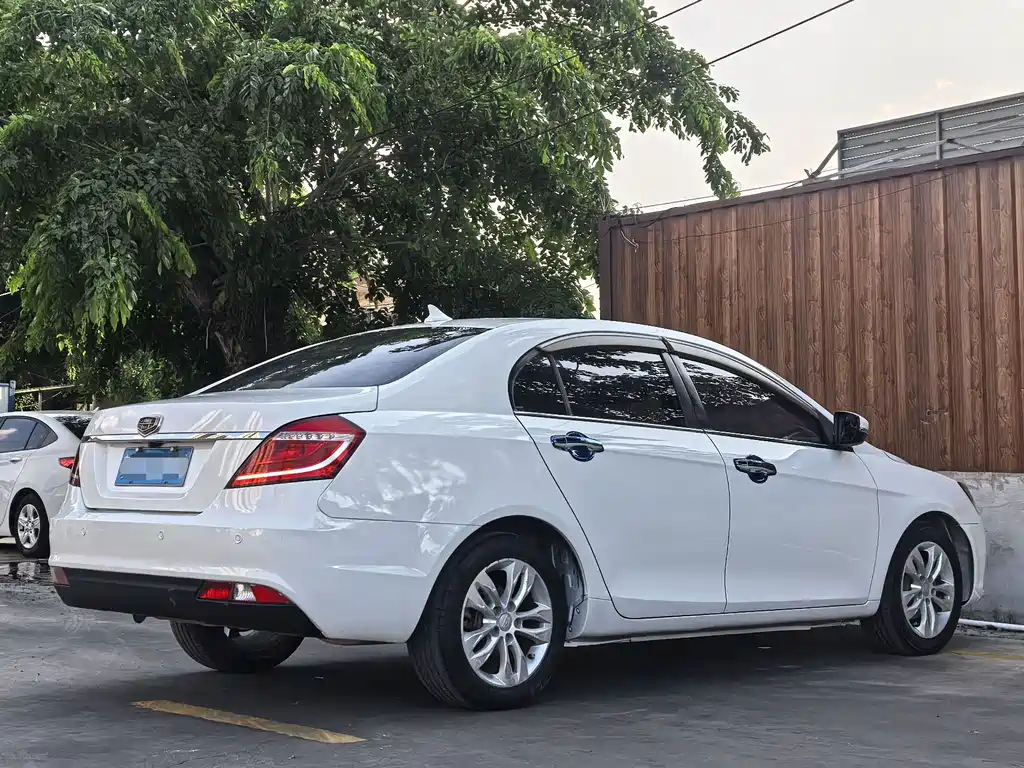 Emgrand Sedan 1.5 L CVT Upward