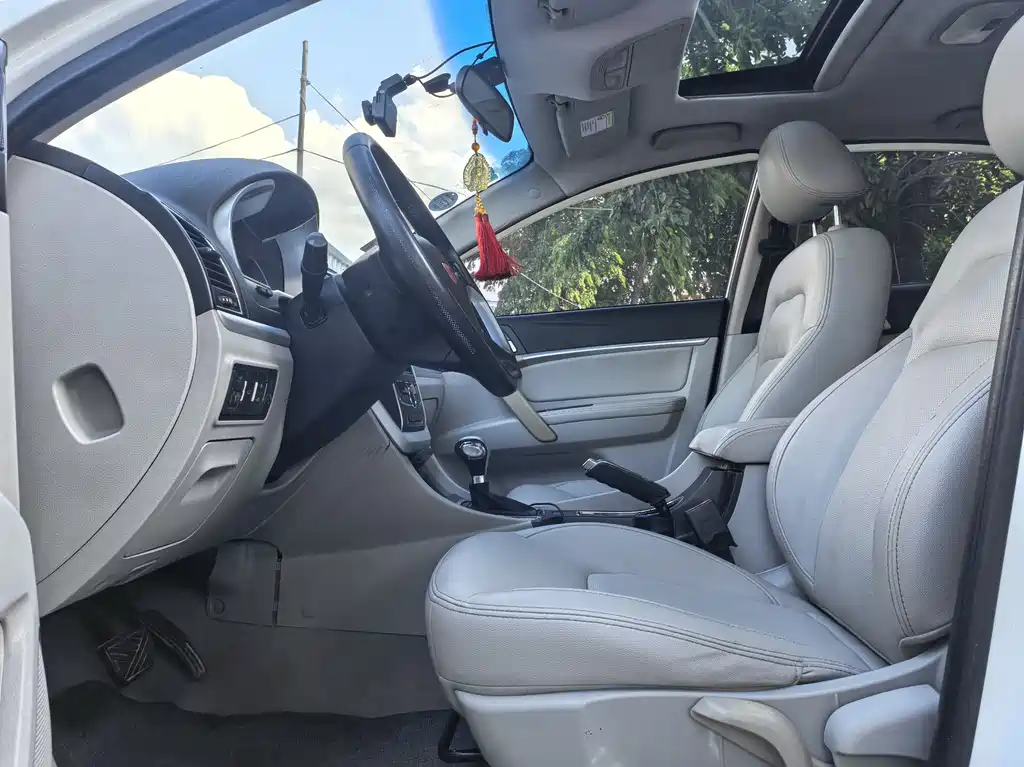 Emgrand Sedan 1.5 L CVT Upward