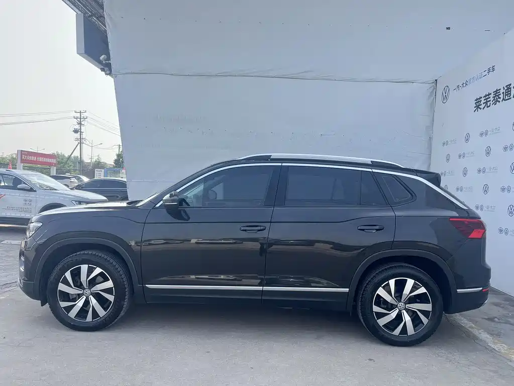 Tayron 330 TSI 2 WD Luxury CN-VI