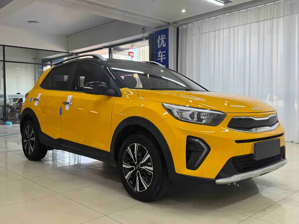 Stonic 1.4 L CVT Fun Enjoyment Sunroof