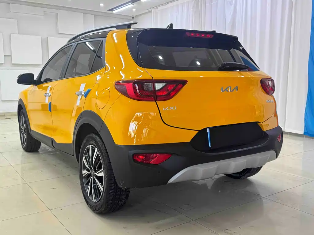 Stonic 1.4 L CVT Fun Enjoyment Sunroof