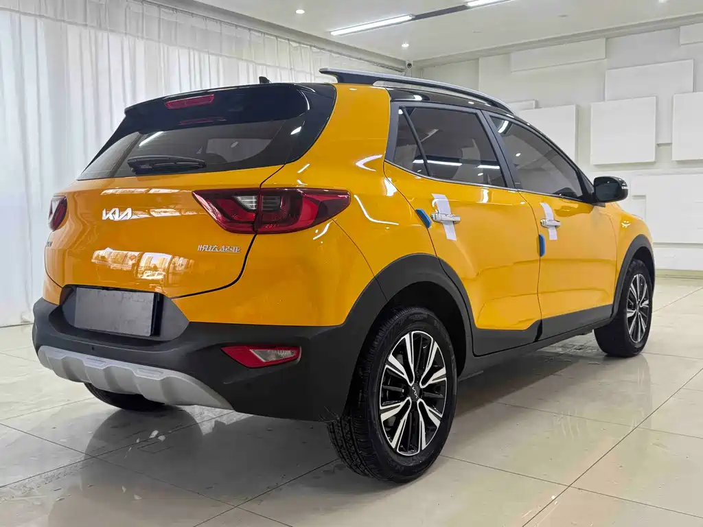 Stonic 1.4 L CVT Fun Enjoyment Sunroof