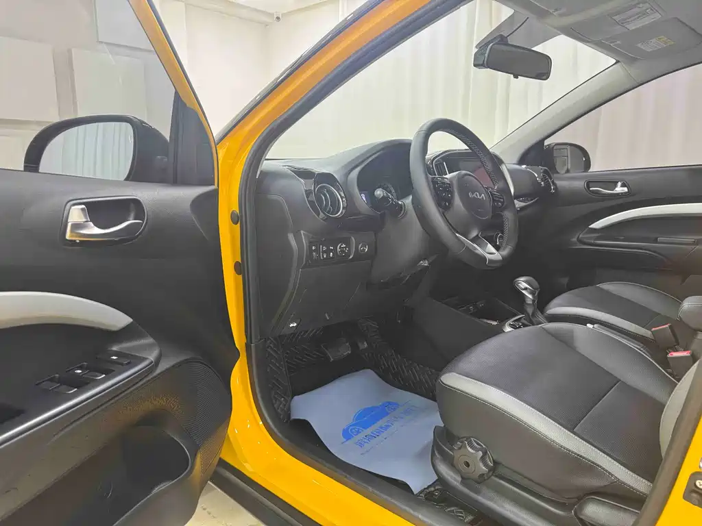 Stonic 1.4 L CVT Fun Enjoyment Sunroof