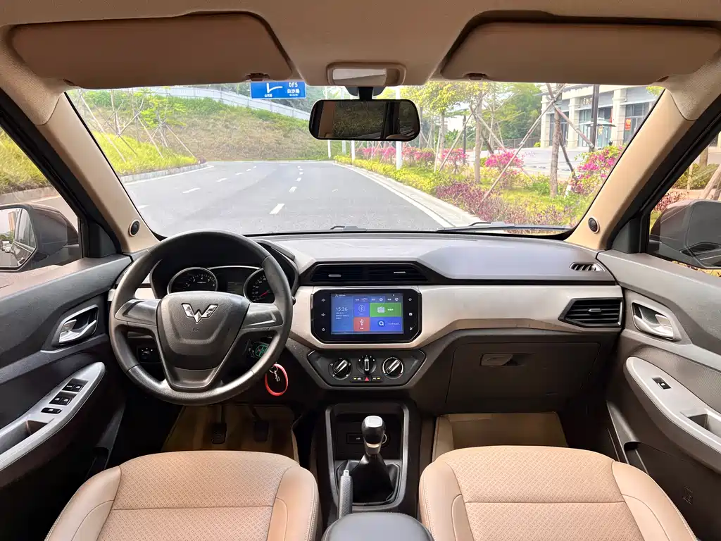 Wuling Hongguang 1.5 L S Comfort L2 B