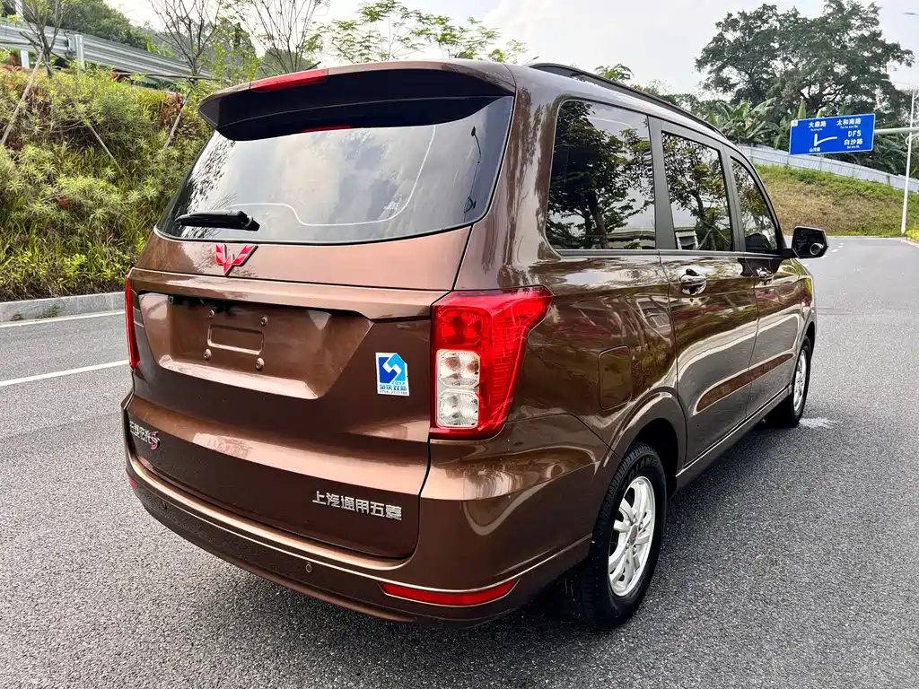 Wuling Hongguang 1.5 L S Comfort L2 B