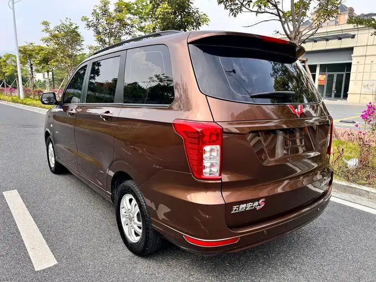 Wuling Hongguang 1.5 L S Comfort L2 B