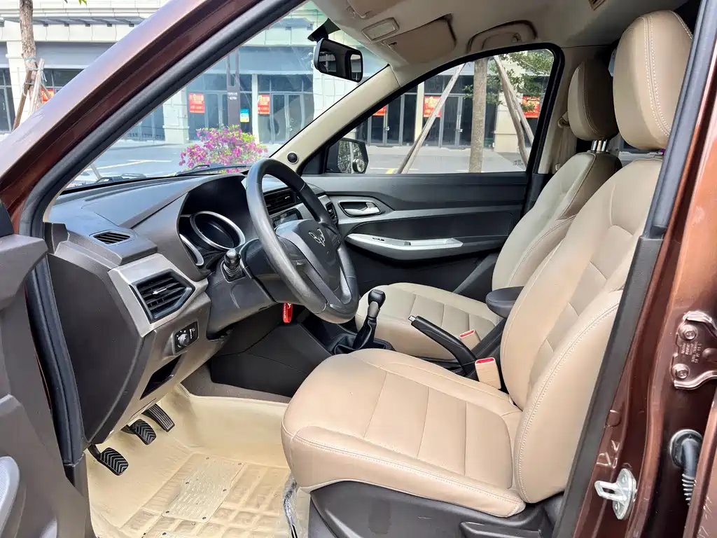 Wuling Hongguang 1.5 L S Comfort L2 B