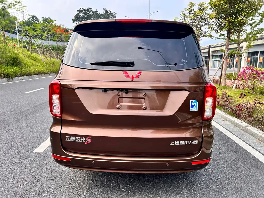 Wuling Hongguang 1.5 L S Comfort L2 B