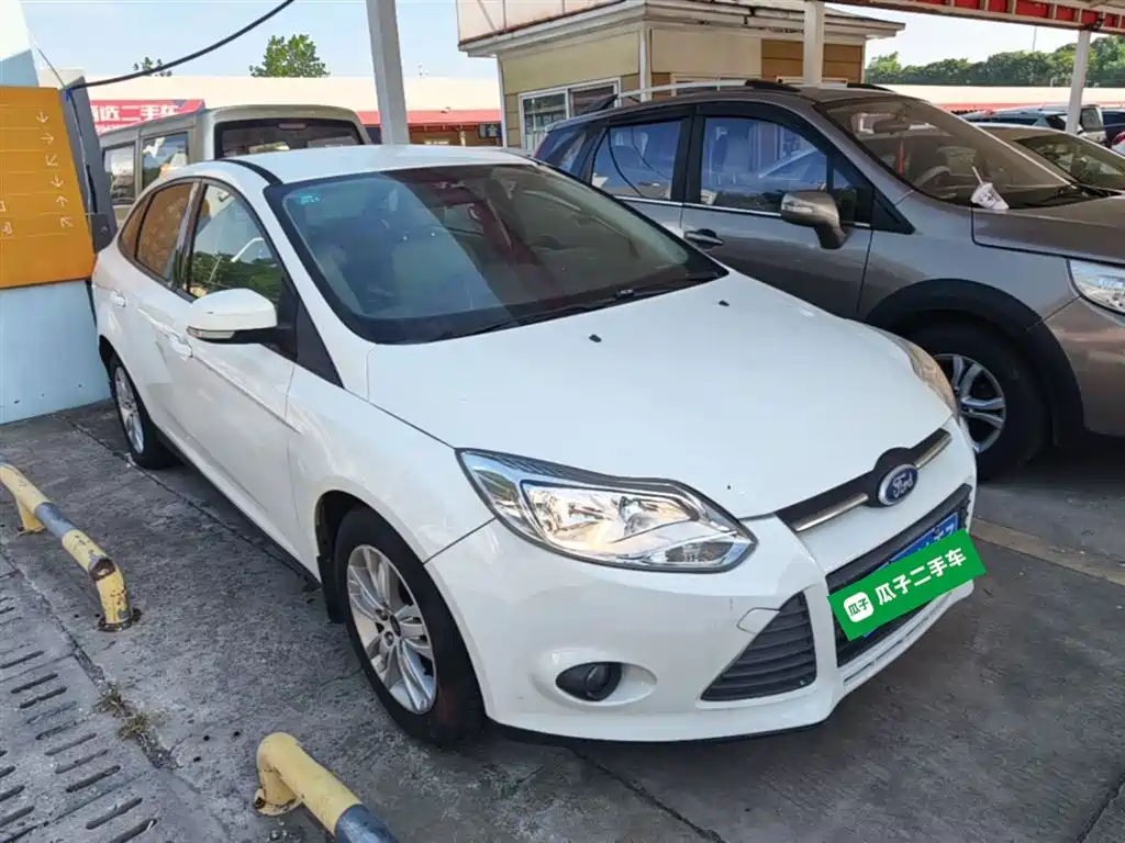 Focus Sedan 1.6 L Manual Comfort