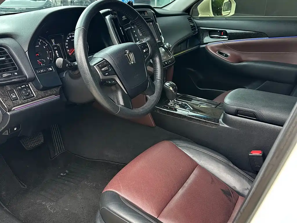 Crown 2.0 T Sport