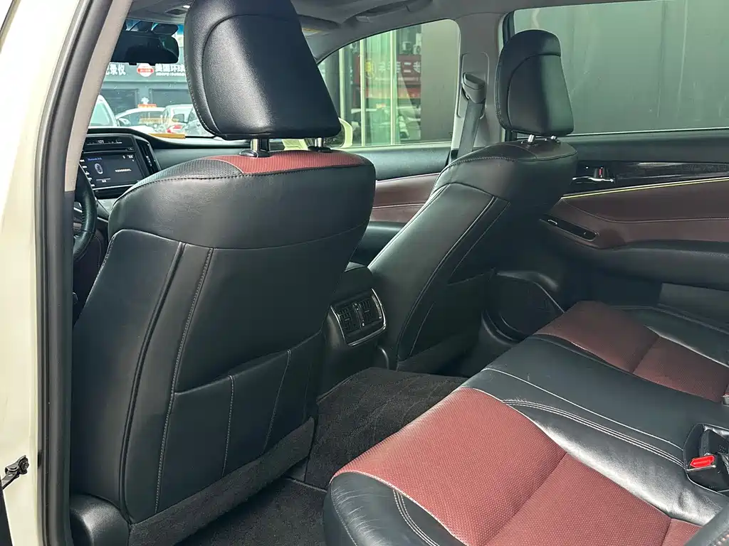 Crown 2.0 T Sport