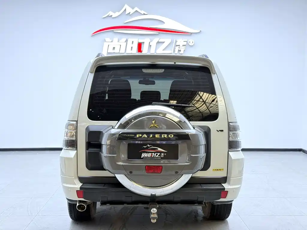Pajero (Import) 3.0 L Auto Luxury
