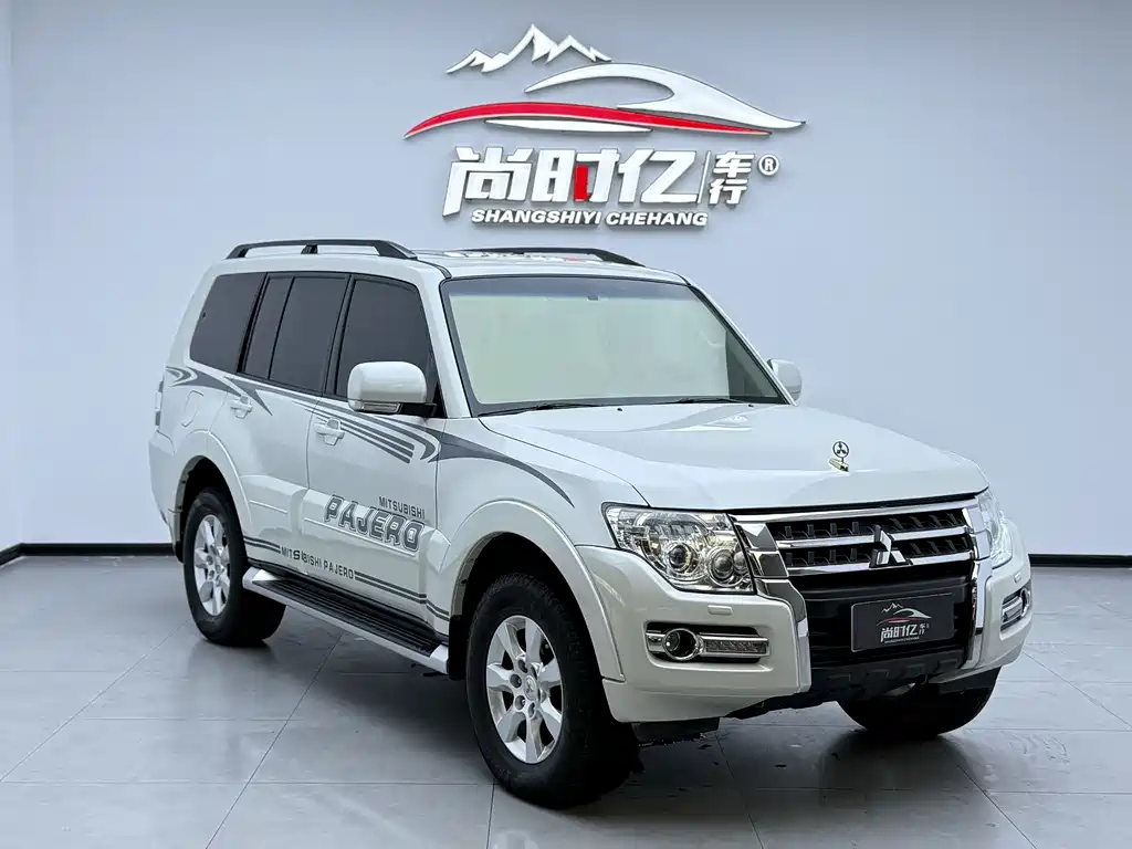 Pajero (Import) 3.0 L Auto Luxury