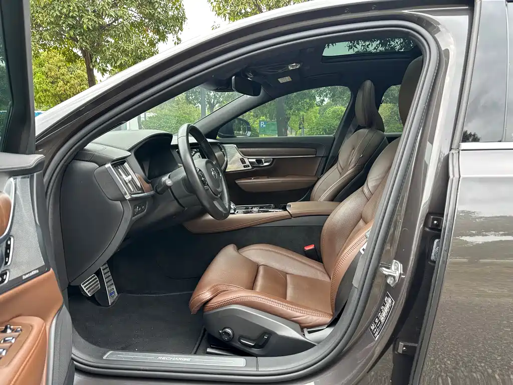 Volvo S90 PHEV 沃尔沃S90插电式混动 2021款 T8 E驱混动 智雅豪华版