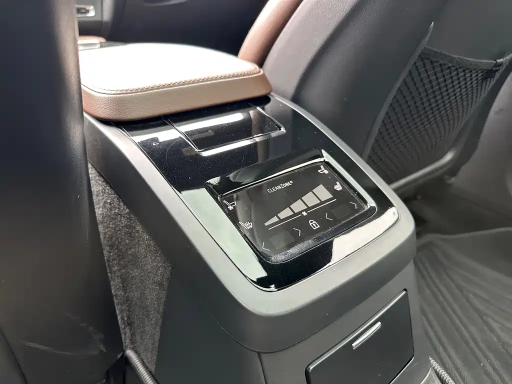 Volvo S90 PHEV 沃尔沃S90插电式混动 2021款 T8 E驱混动 智雅豪华版