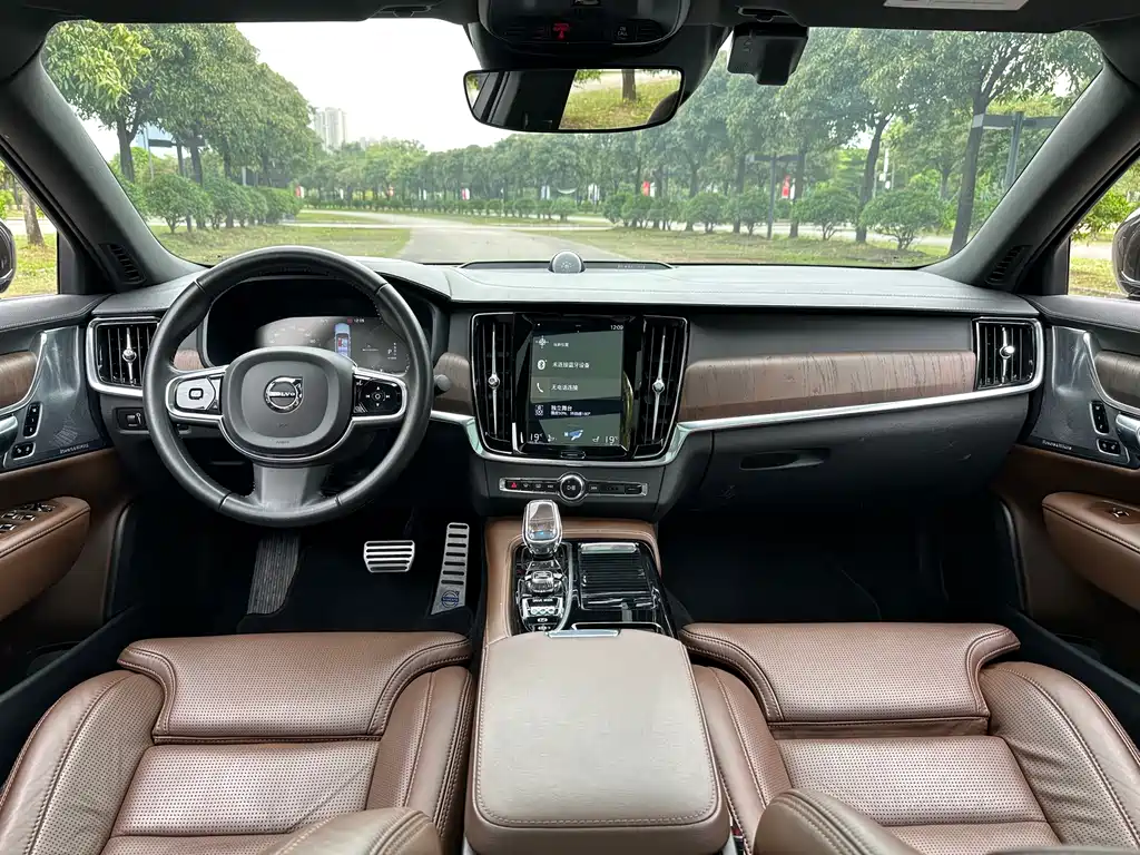 Volvo S90 PHEV 沃尔沃S90插电式混动 2021款 T8 E驱混动 智雅豪华版