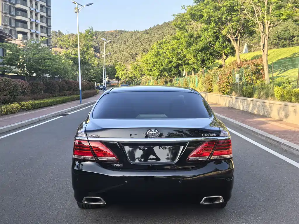 Crown 2.5 L Royal Leather
