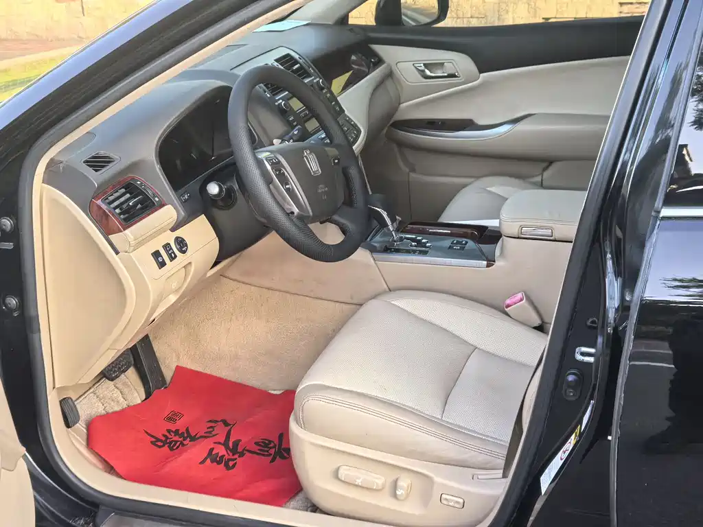 Crown 2.5 L Royal Leather